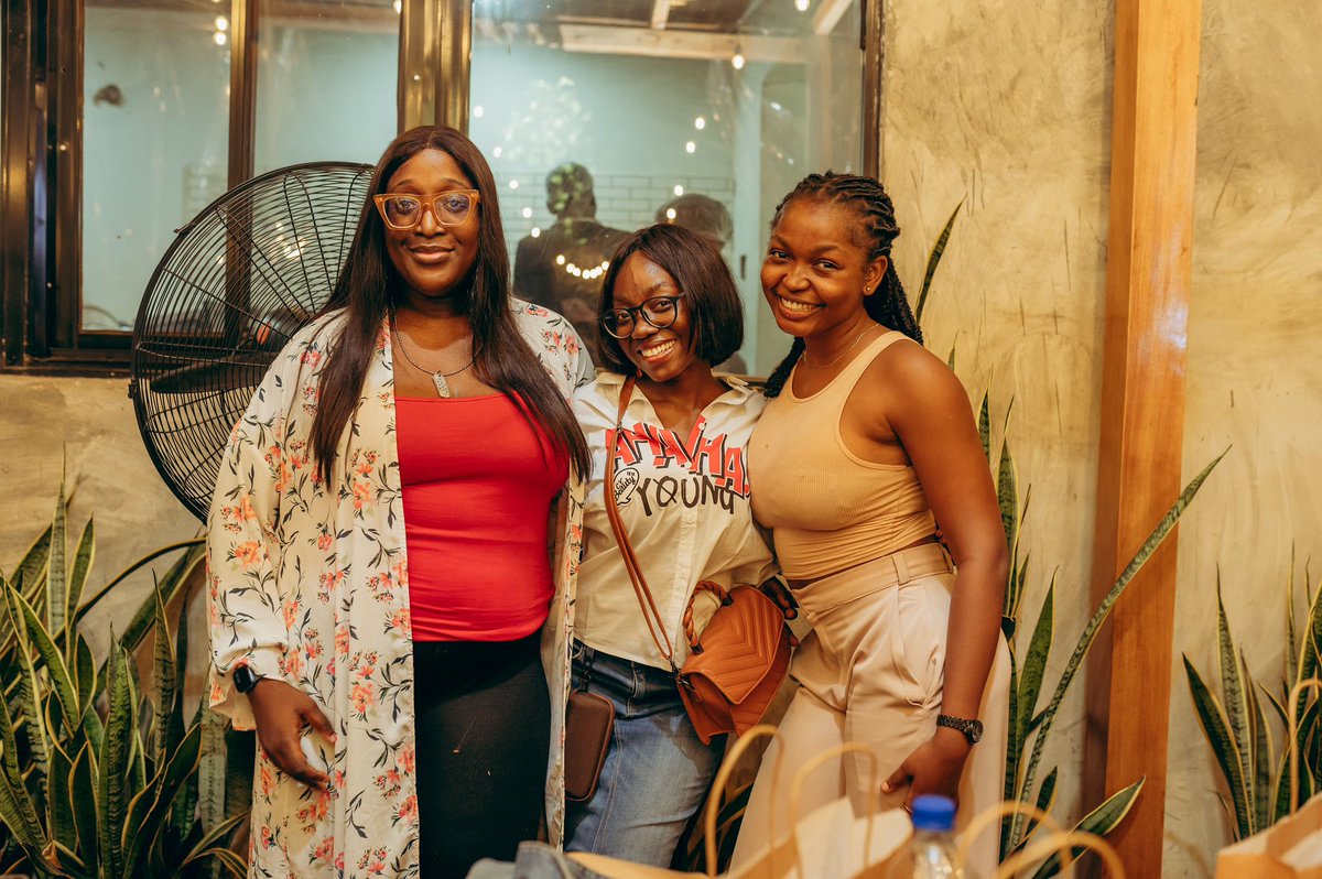 hello_sections's tweet image. You can really feel the love in the air when you see everyone looking this happy!