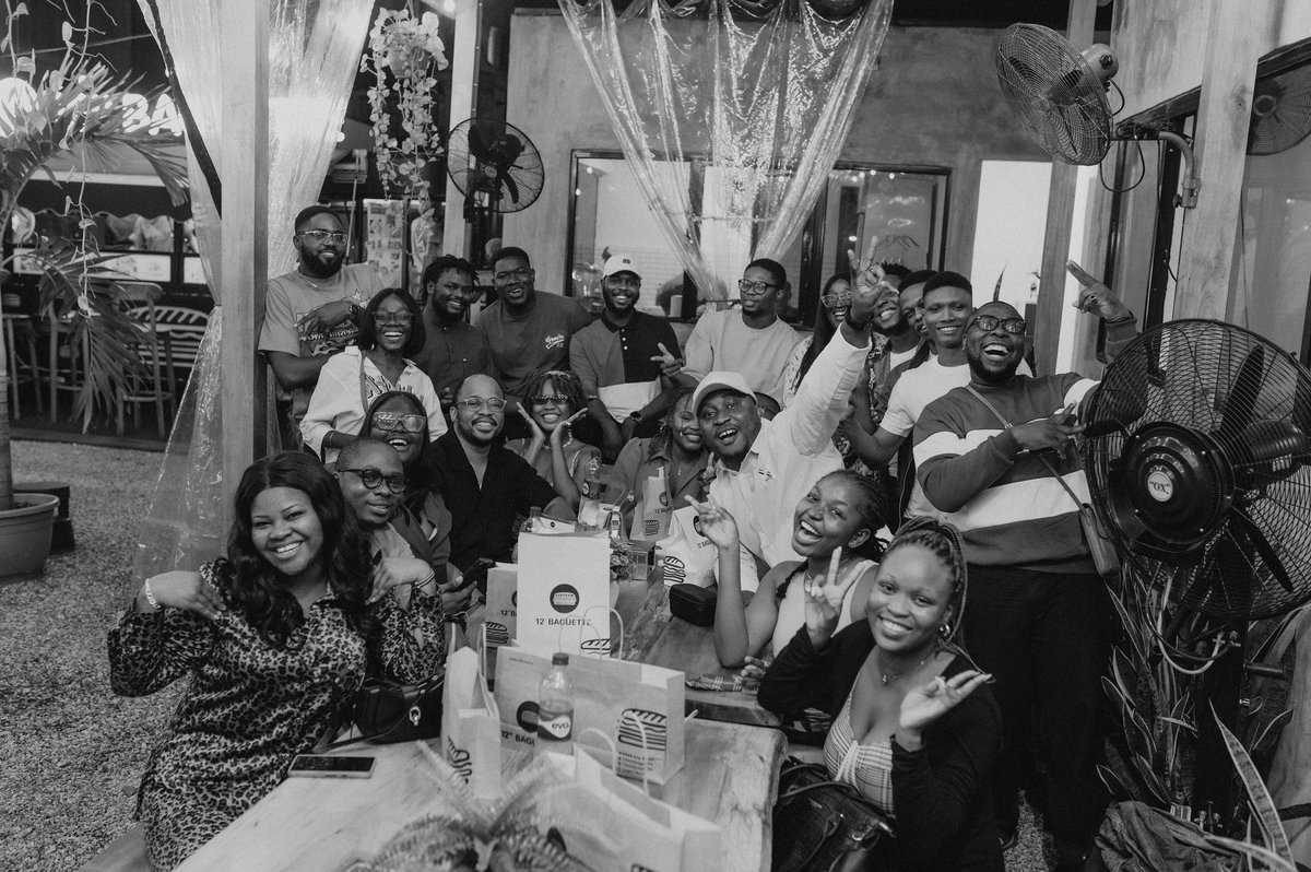 hello_sections's tweet image. You can really feel the love in the air when you see everyone looking this happy!