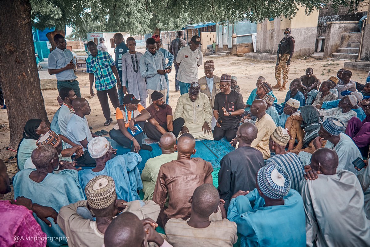 Tunde_OD's tweet image. Day 2. Borno state, Maiduguri.
Dialogue with the community leaders to explain the benefits of chess and education to their children.