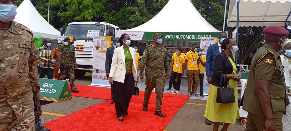 kamukamafredie's tweet photo. My incoming president, Gen. Muhoozi Kainerugaba @mkainerugaba and incoming First Lady mama Charlotte Kainerugaba . Viva UPDF ⚔️🇺🇬, viva East Africa https://t.co/tyVARTMMd3