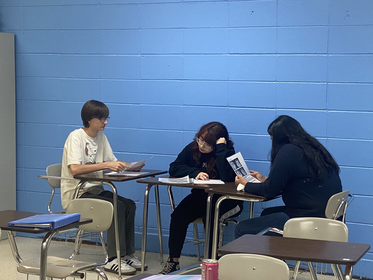 Today HBS students are discussing/analyzing case studies. Will they have the correct diagnosis?