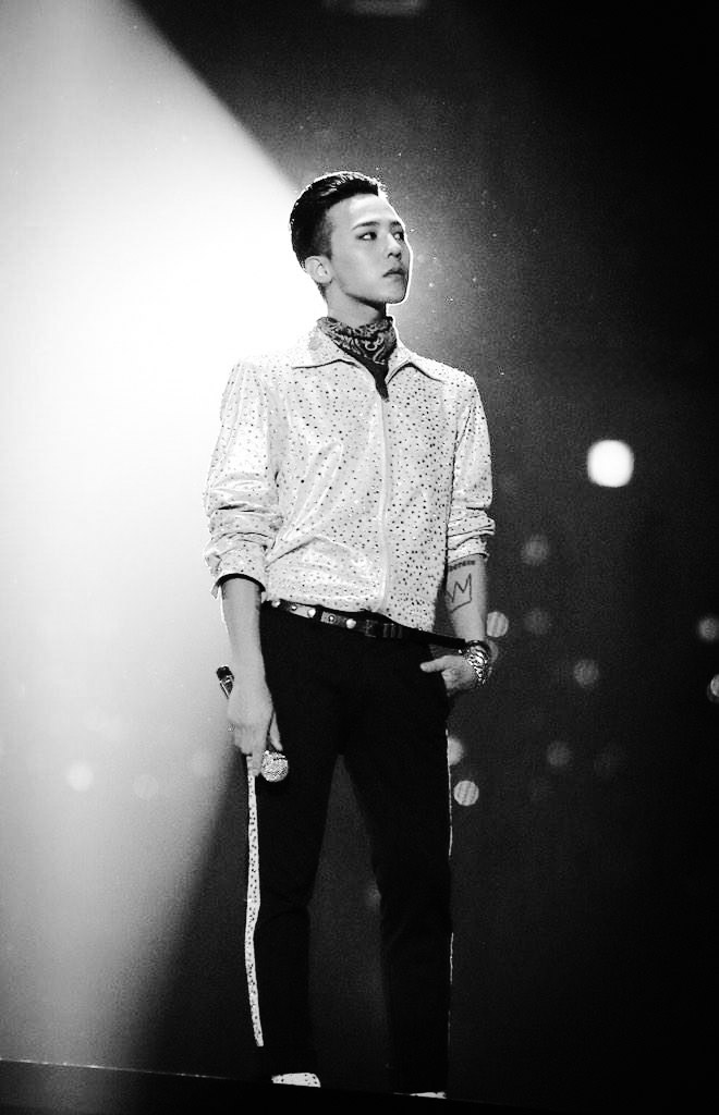 G-Dragon auction is officially over, with total $1,203,125 profit!

Here are the top highest selling items: