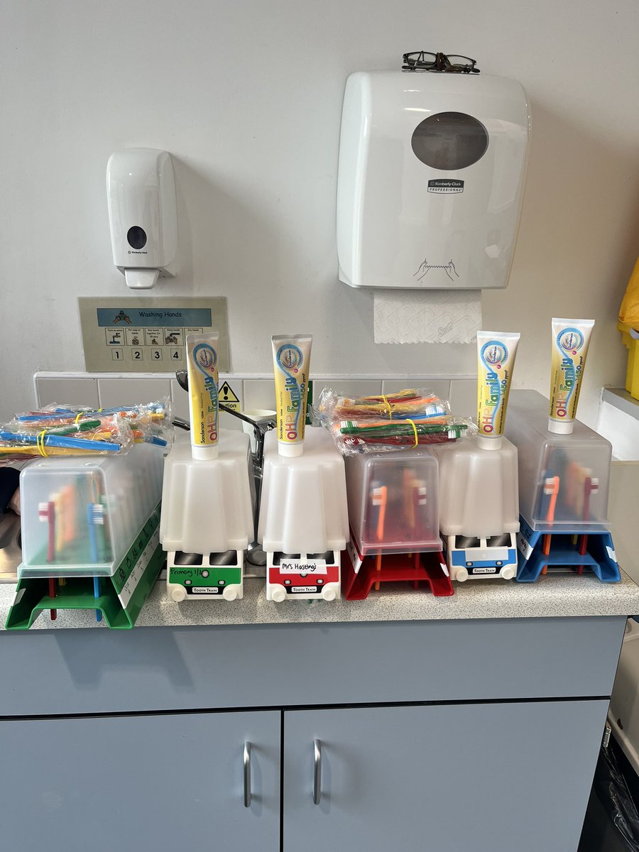 NHSOHI's tweet image. Lesley and Laura popped into @EACBaronyCampus  this morning to get the infants all ready for toothbrushing this session. 🦷🪥✨😬
Happy brushing team Lochnorris 💜
#childsmile #toothbrushing #healthy #ayrshireandarran #oralhealthimprovement
