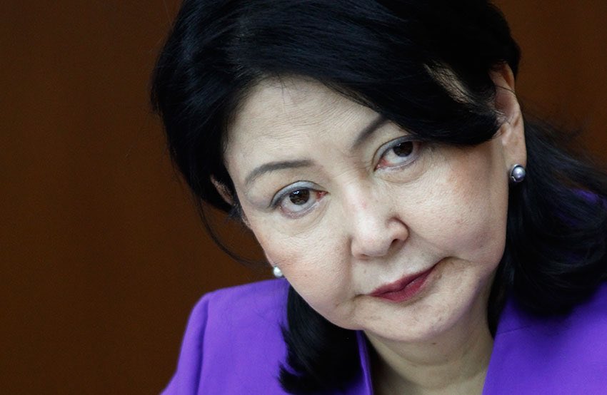 Бидний даатгалын 400 тэрбум буюу 15 сая доллараар гараа угаасан Ундармааг бид мартжээ