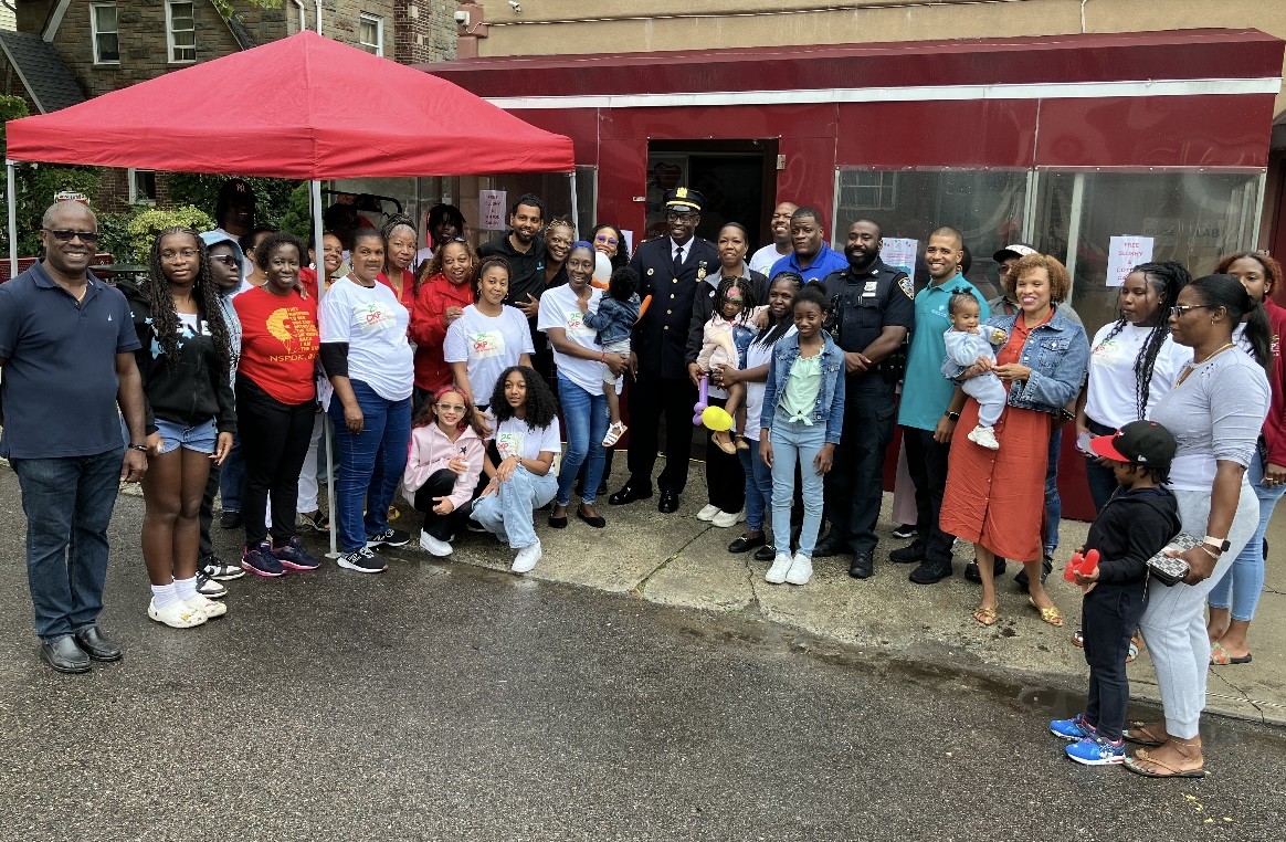 NYPD105Pct's tweet image. Thank you to Camkids Pediatric Center and @Fideliscare for honoring the 105th Precinct #FideliscareNY