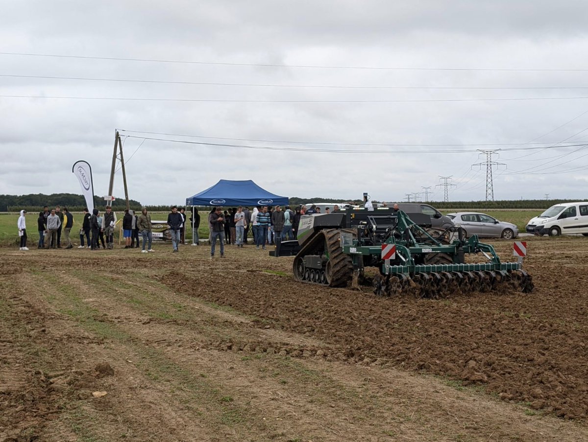 C'est parti pour les démo AgXeed en Normandie avec TecMat et le réseau #cuma. 
Aujourd'hui c'est dans l'Eure, demain dans le Calvados et jeudi dans la Manche
"Bière ou café, pendant ce temps-là il y en a un qui bosse!" <a href="/AgXeed/">AgXeed</a> normandie.cuma.fr