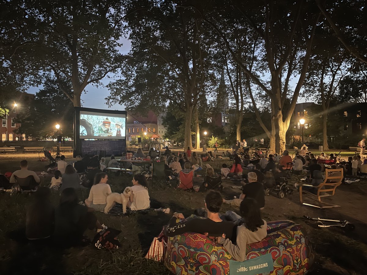 Films on the Green (@filmsonthegreen) on Twitter photo 🎥Check out highlights from our final screening of the season! We wrapped up with the delightful 🇨🇦 animated film "Racetime" at #McGolrickPark.
Thanks to all the families & kids who joined us for this #BackToSchool #MovieNight & to our partners: <a href="/NBKParks/">North Brooklyn Parks Alliance</a> <a href="/QuebecNewYork/">Québec à New York</a> <a href="/PS110K/">PS 110 Brooklyn</a>🙌 🎥Check out highlights from our final screening of the season! We wrapped up with the delightful 🇨🇦 animated film "Racetime" at #McGolrickPark.
Thanks to all the families & kids who joined us for this #BackToSchool #MovieNight & to our partners: <a href="/NBKParks/">North Brooklyn Parks Alliance</a> <a href="/QuebecNewYork/">Québec à New York</a> <a href="/PS110K/">PS 110 Brooklyn</a>🙌