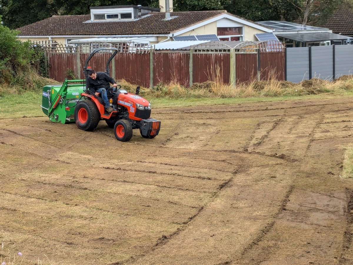 markdschofield's tweet image. 550 sq metres more of urban wildflower meadow created in Lincoln at Sunday's 'Cake and Rake' event, St John the Baptist, Ermine East using hay from the existing meadow as a seed source. Now 1000m2 &amp;amp; growing! @HFalconerMP @joshua_wells1 @Love_plants @lincolncouncil @LincsWildlife