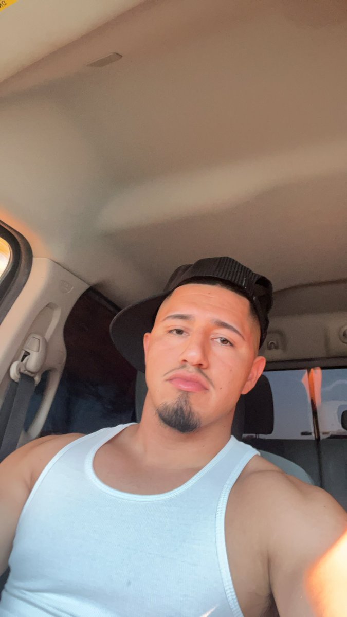 deadboyluiss's tweet image. Hat sidewayz