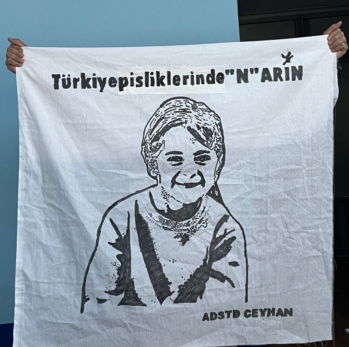 Pisliklerin, canilerin bu namussuzların bir an önce bulunması ve adaletin bir an önce tecelli etmesini istiyoruz ve haykırıyoruz 
TÜRKİYE pisliklerindeN ARIN… #narin #narın