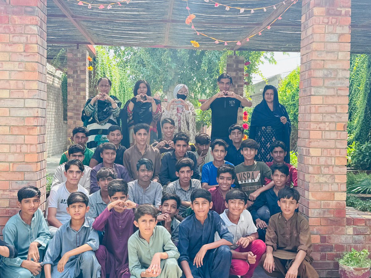 RaheIlahi's tweet image. Here are the glimpses of the first week of our Basic Computer Course at SOS Khairpur, in collaboration with Raheilahi&apos;s Khairpur Mir&apos;s wing. Watch as our eager participants delve into the world of technology. 
#BasicComputerCourse #SOSKhairpur #Raheilahi #TechEducation