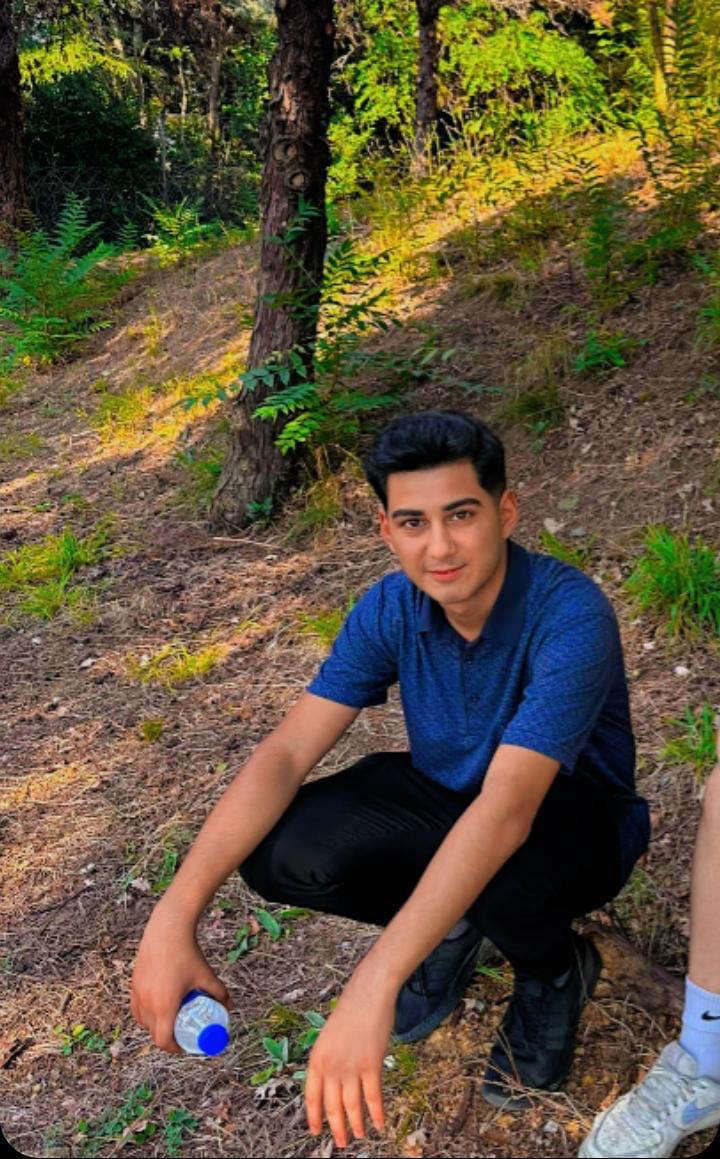 BU KARDEŞİMİZ HALEN KAYIP :(

18 yaşındaki Mete Basmacı 2 hafta önce Batman'da kayboldu.
Ricam görsele lütfen bakalım. 
Ailesi perişan ve çok endişeli 
Daha önce Twitter sayesinde çok insan bulundu
Görenler 112 acil durum hattını ya da 0507 804 21 77'li numarayı arayabilir.