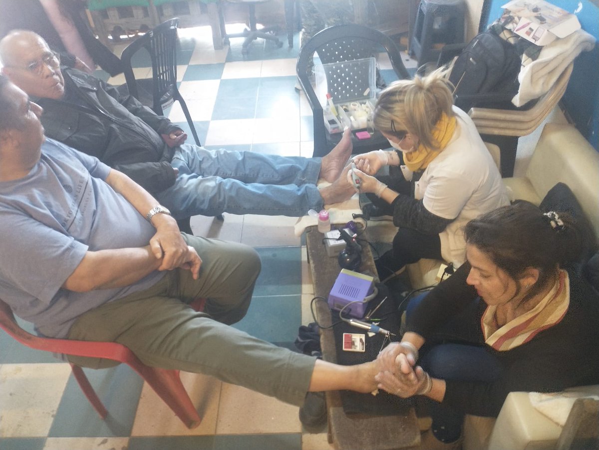 promfamiliarmsm's tweet photo. A lo largo del año se capacitan en pedicuría, luego visitan instituciones del distrito y ofrecen de manera gratuita el servicio para la comunidad.
Estos días estuvieron en:
Comedor La Ranita Feliz-B°Trujui
Centro de Jubilados Grandes Valores-B°La Estrella
Centro Siglo 21-B°Mitre https://t.co/jFNUUpKZFT