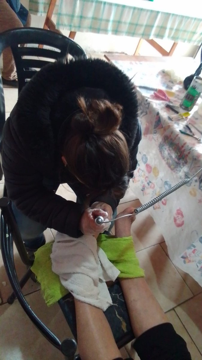 promfamiliarmsm's tweet photo. A lo largo del año se capacitan en pedicuría, luego visitan instituciones del distrito y ofrecen de manera gratuita el servicio para la comunidad.
Estos días estuvieron en:
Comedor La Ranita Feliz-B°Trujui
Centro de Jubilados Grandes Valores-B°La Estrella
Centro Siglo 21-B°Mitre https://t.co/jFNUUpKZFT