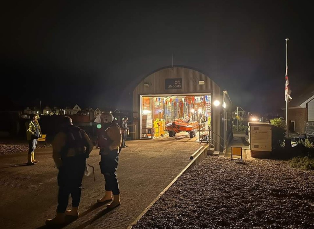 📟 Shout 123 📟
At 8:38pm Mon our volunteers pagers sounded, requesting them to be on standby for an incident. Crew made their way to station and readied the ILB for launching &amp; stood by for further information.
Fortunately, the incident was resolved and no launch was required.