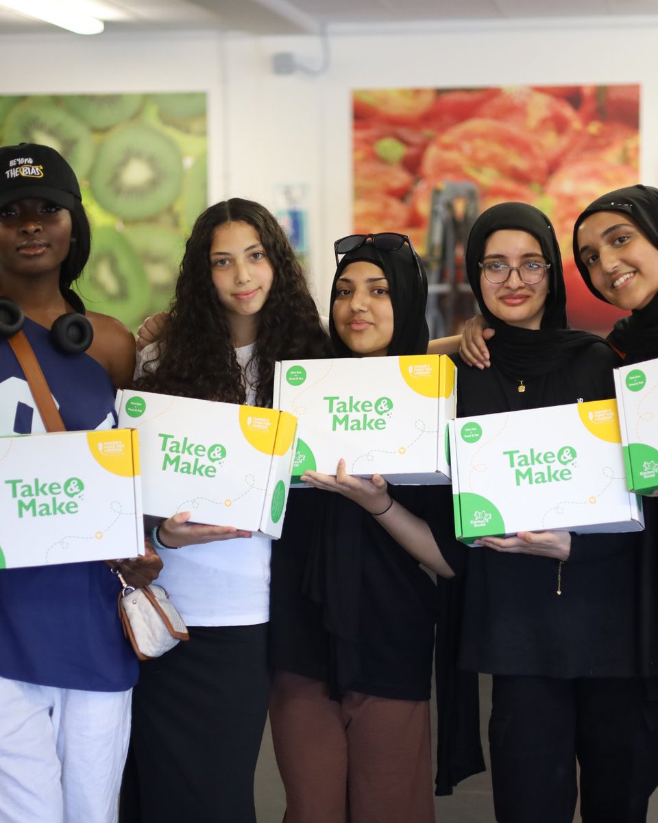 beyondthebias_'s tweet photo. Huge thanks to the @mayorsfund for their donation of take-and-make boxes! 🙏 These boxes are providing vital support to children in need.

#Community #Education https://t.co/CpFOiO1UQj