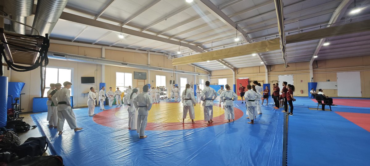 car_rmurcia's tweet photo. 🥋 Jornada de inauguración del curso 24/25 en la FKRM con el curso de arbitraje y coach para nuevas titulaciones

👩🏻‍⚖️ Se completó el curso teórico con prácticas mediante combates arbitrados con la selección cadete senior

👏🏻 30 árbitros, 8 seleccionadores, 15 coach y 30 atletas https://t.co/gOaOXFMkbf