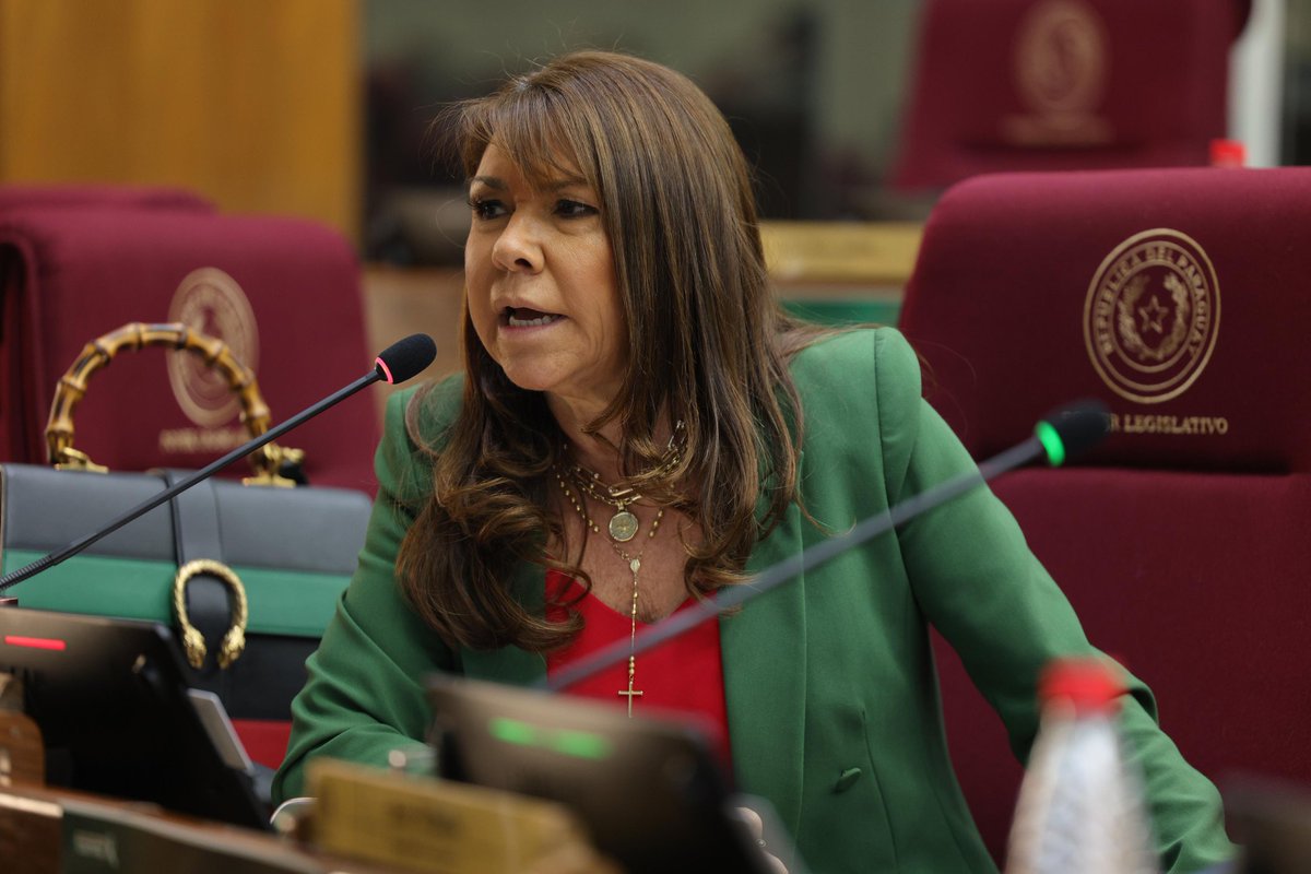 #Punto1 "Se llevaron a un hombre bueno, su alma está en la casa con sus hijas y en la historia de este país", expresó la senadora <a href="/CelesteSenadora/">Celeste Senadora</a>, recordando un año más del secuestro del ex vicepresidente de la República, Óscar Denis.

#SenadoPy
