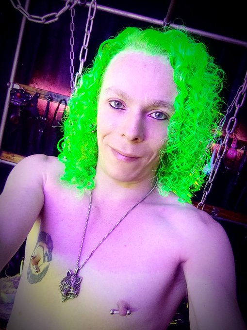 That's one part of the shooting done (some saucy masculine imagery), damn my hair is so vibrant under<a href="/tag/mvsales"class="tags"><span>#mvsales</span></a>