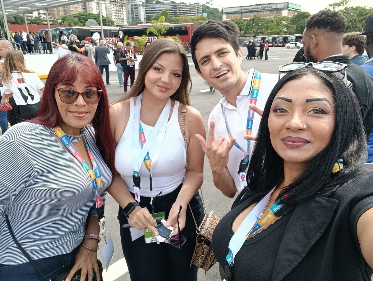Las guerreras del movimiento #FreeAlexSaab en el Congreso Mundial Contra El Fascismo Neofascismo y otras expresiones similares, con el influencers Argentino Michelo desde Caracas Venezuela 🇻🇪