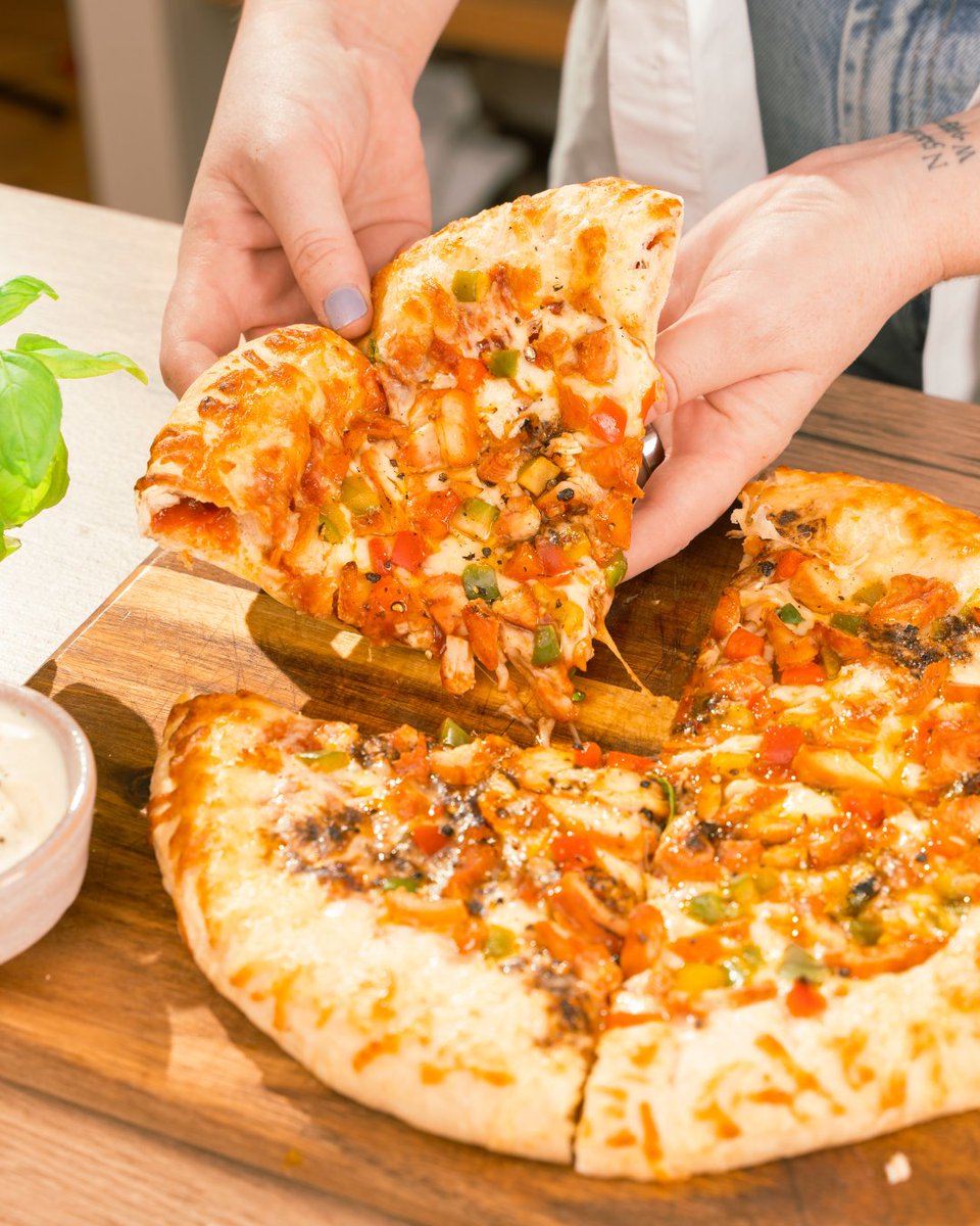 Tuesday night just got better 🤩 

#chicagotown #pizza #toppings #pizzatime #pizzalover #instafood #pizzagram #dailypizza #foodie #yummy #tasty #takeaway