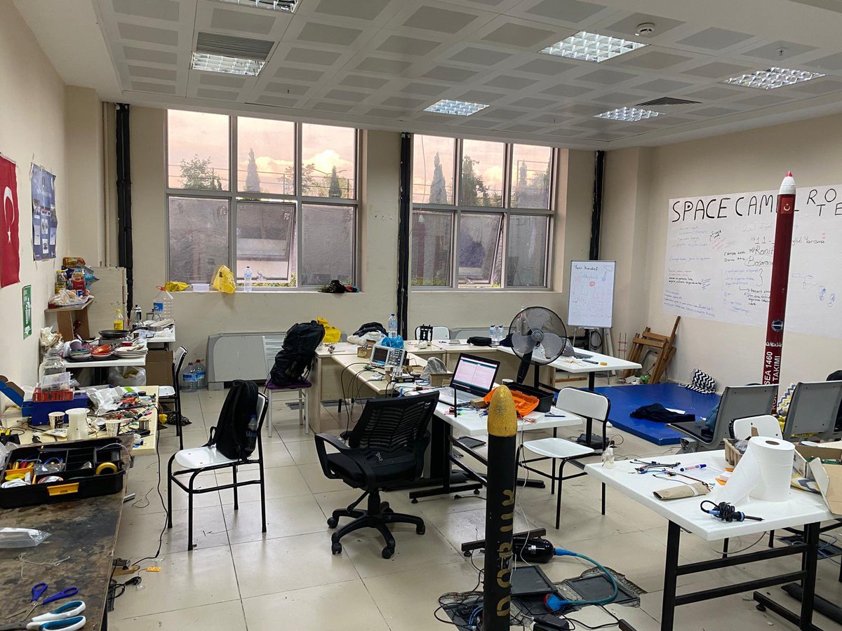 Çalışırken ortalığı biraz dağıttık ama olsun.  #TEKNOFEST’ten dönünce söz ortalığı toplayacağız 😁

<a href="/mfatihkacir/">Mehmet Fatih KACIR</a> <a href="/erolozvar/">Erol Özvar</a> <a href="/teknofest/">TEKNOFEST</a> <a href="/Selcuk/">Selçuk Bayraktar</a> <a href="/elvankuzucutr/">Elvan Kuzucu Hıdır</a> <a href="/uzun_orhan/">ORHAN UZUN</a> <a href="/baruedutr/">Bartın Üniversitesi</a>