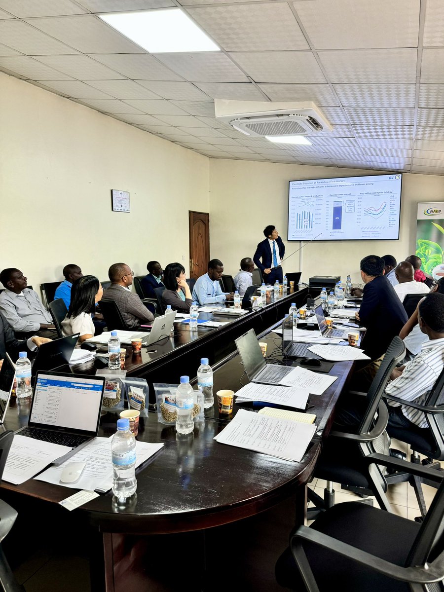 CUP2Rwanda's tweet photo. Today, JICA CUP2 project held a joint Coordinating Committee Meeting together with counterparts @RwandaAgri ,@RwandAgriExport , @RwandaAgriBoard. The meeting focused on assessing current achievements and determining the next steps to ensure the project’s successful completion https://t.co/uoH0iv4GyX