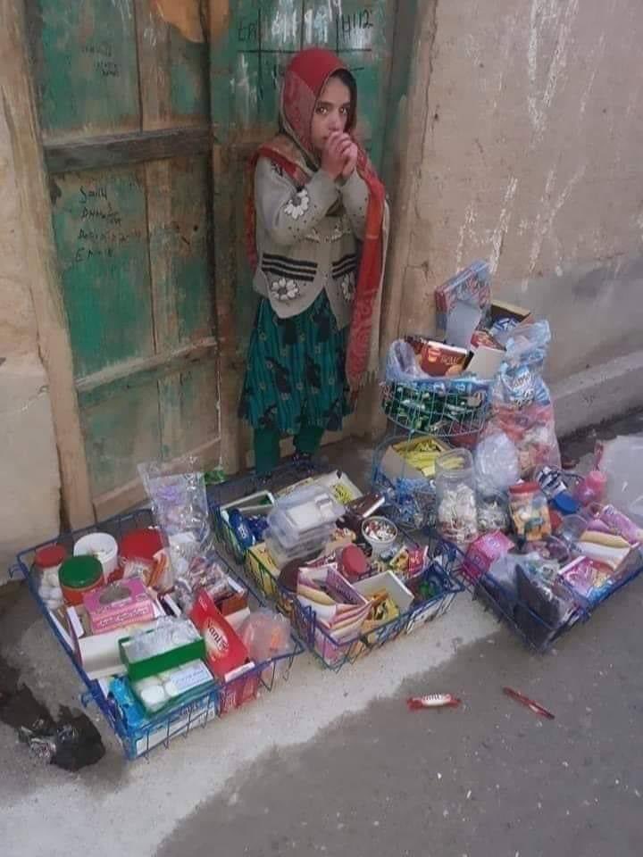 Devilalbana4430's tweet photo. उसे खिलौनों से बढ़कर है फ़िक़्र रोटी की,
.
हमारे दौर का बच्चा जनम से बूढ़ा है..🙁 
#Helppoors https://t.co/bQt6jjtEzC