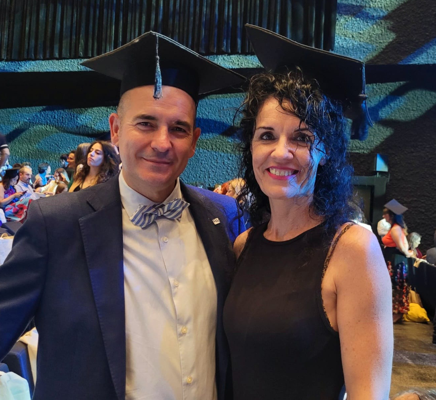 Dijous l'advocada figuerenca Núria Navarro va iniciar etapa diputada <a href="/socialistes_cat/">Socialistes PSC/❤</a> al <a href="/parlamentcat/">Parlament de Catalunya</a>. Compromesa de naixement amb el progrés social, seva mirada representa seu pensament i manera d’actuar: clara, honesta, amable però decidida. OrgullTOP. Molta merda, Navarro!