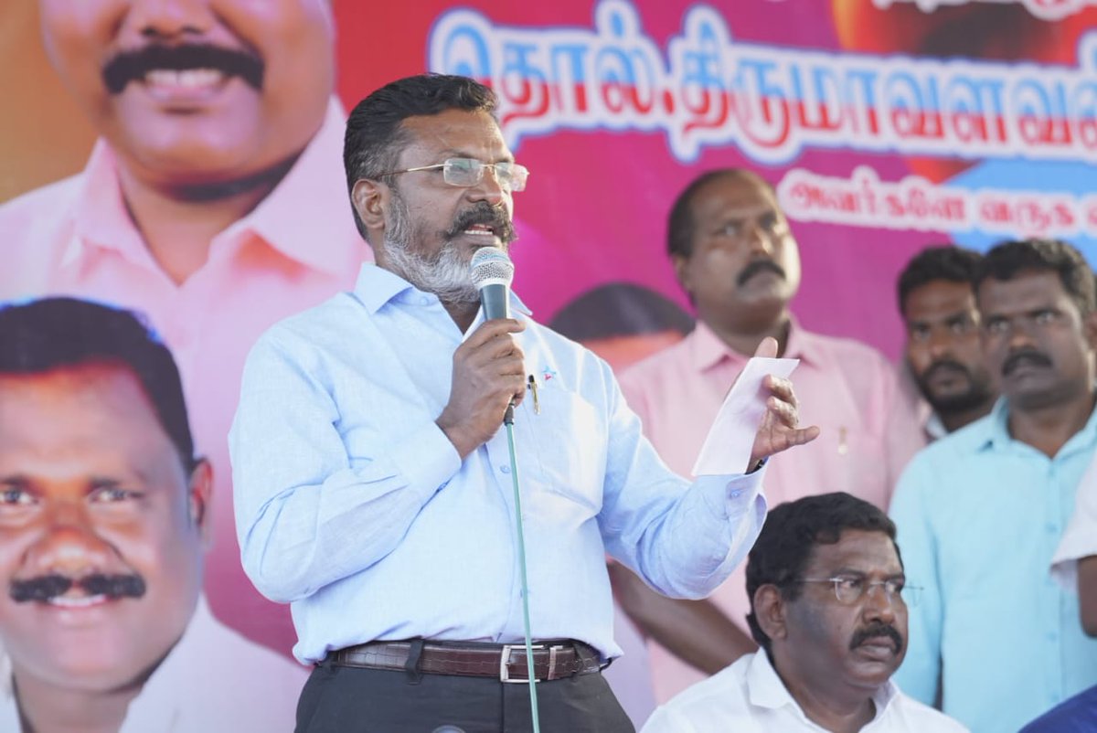 VCK_party's tweet photo. விழுப்புரம் மாவட்டம் மரக்காணம் எத்தியார் குப்பம் கிராமத்தில் மது அருந்தி உயிர்மாய்ந்த குடும்பத்தினரை சந்தித்து ஆறுதல் கூறி உரையாற்றினார் திருமாவளவன்.

#thiruma #vck #tholthirumavalavan #engalannan #vcksocialmedia #kallakurichi https://t.co/fqwzpibN6V