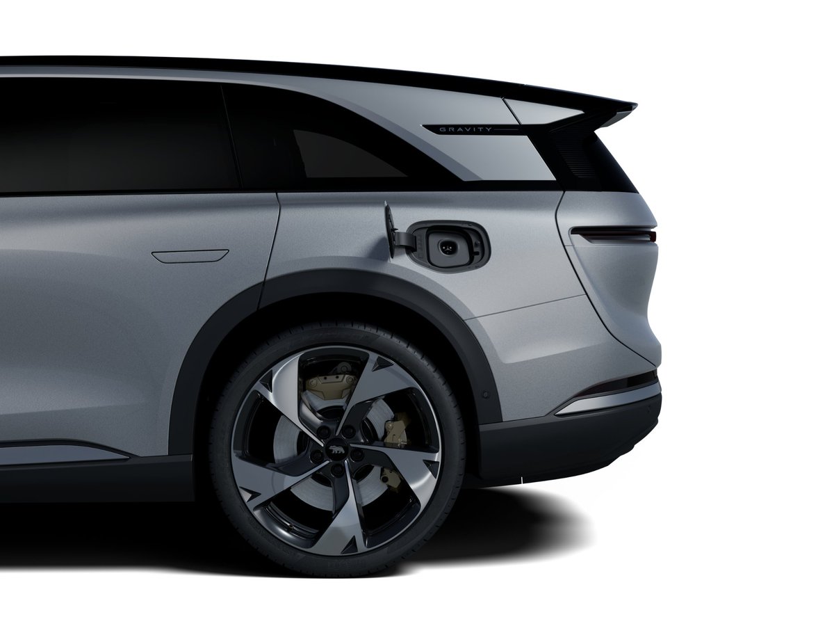 LucidMotors's tweet image. Live from Tech &amp;amp; Manufacturing day: Lucid Gravity will be equipped with a NACS charging connector in 2025.

#LucidMotors #Technology #EV #ElectricVehicles #LucidTech #LucidGravity