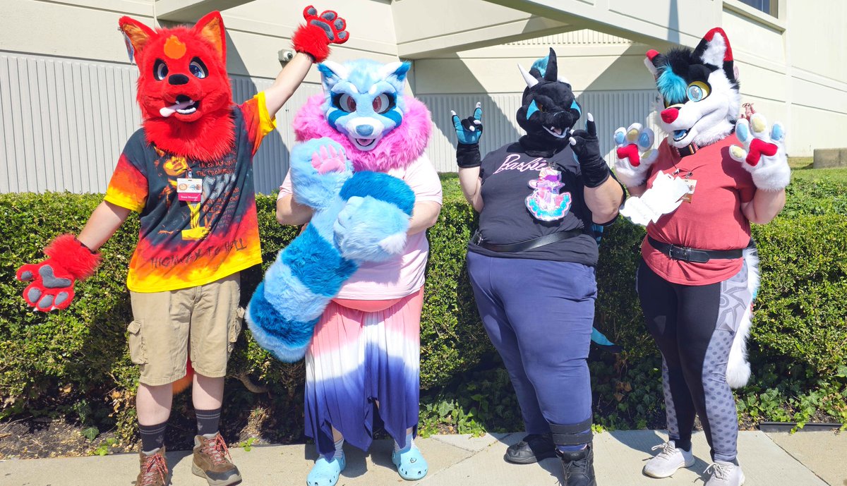 HopstitchStudio's tweet image. Hi! I'm Hopstitch Studios, and I started my making journey in 2020. I have two new suits in the works, one of which being a fullsuit! I am currently closed for coms.