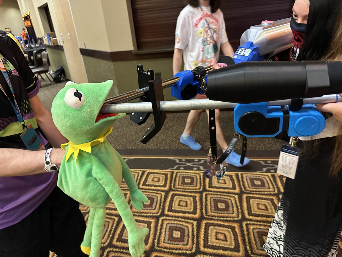 KermitSpl's tweet image. I really enjoyed meeting so many of you this weekend! It was a wonderful experience being at the largest western splatoon LAN scene and here is one of my favorite photos from the event!! 🐸