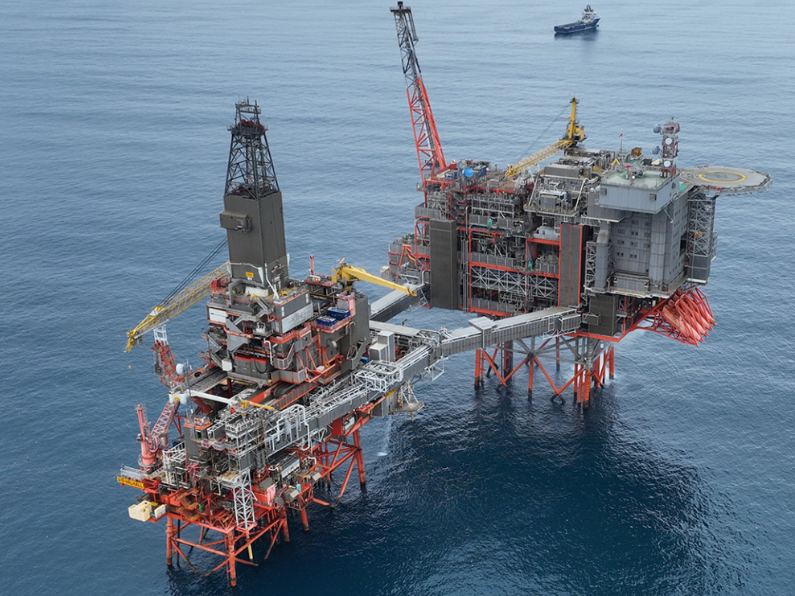 🛢️ Analytiker Steffen Evjen i DNB Markets roper kjøp etter raset: $AKRBP har falt mer enn konkurrentene, men Evjen ser en oppside på 25 %. Med kursmål 280 kr og 11 % utbytteyield, er dette et attraktivt inngangspunkt. 

#AkerBP #Olje #Investering #DNBMarkets #Børs #Finans #Aksjer