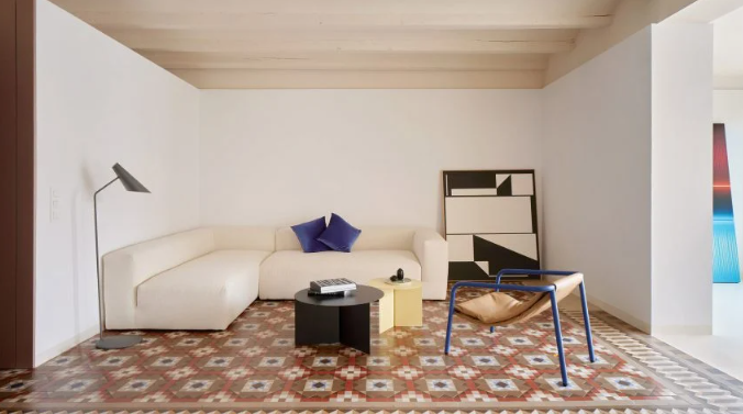 TNInteriors_'s tweet photo. Gold-leaf wall divides renovated Barcelona apartment by Raúl Sánchez Architects.

Architect Raúl Sánchez has renovated a flat in a typical Barcelona apartment building, adding built-in cabinetry and fur...

Check out the full story 👉 https://t.co/aPOtSQ3YZW (@dezeen)

#interiors https://t.co/KR0eaDkvSL