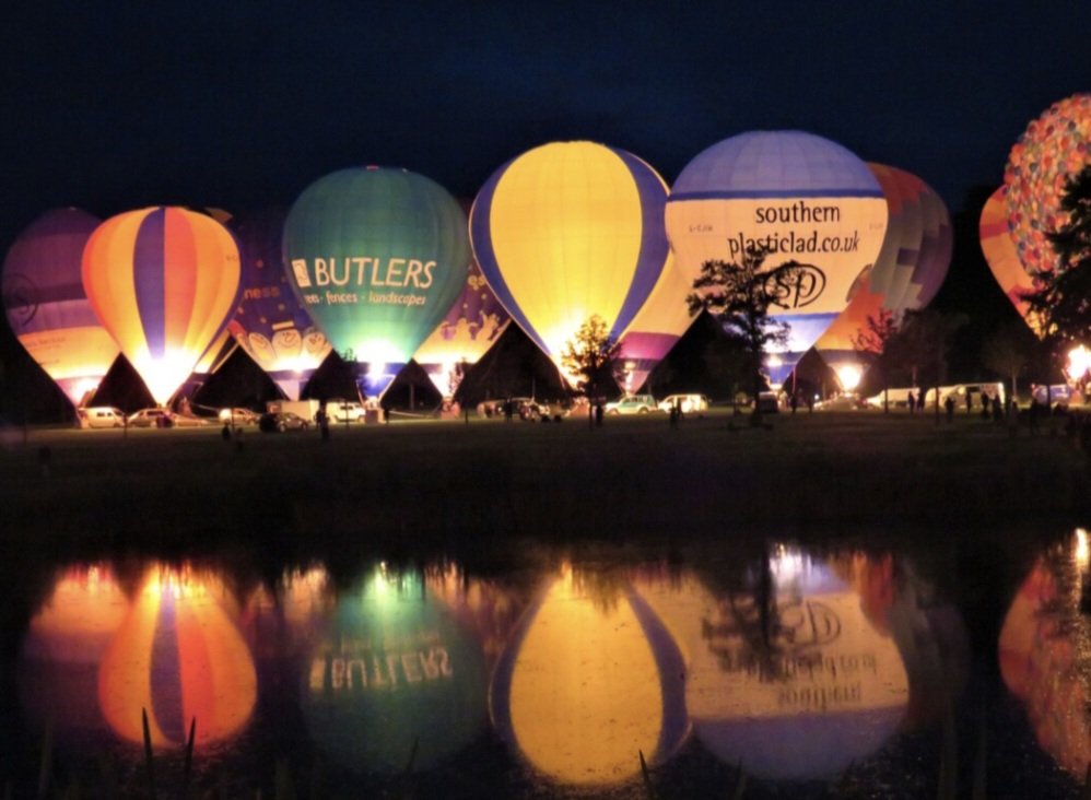 This weekend is <a href="/Longleat/">Longleat</a> Icons of the Sky, below is a look back at other ballooning events at Longleat over the years. 🎈
