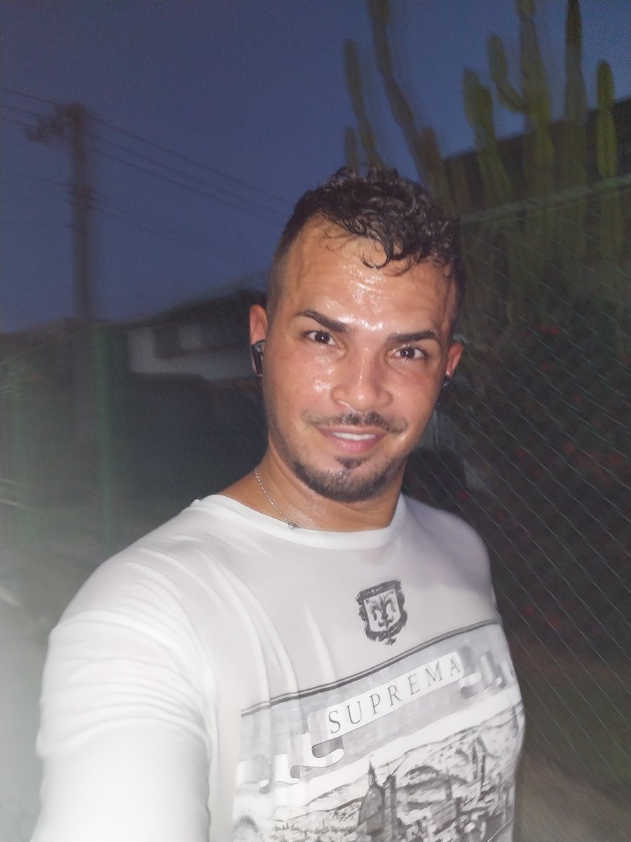 ircasper3's tweet image. Ya empecé a correr para prepararme para la media maratón,  21 km ya hoy hice 16 km , quien se apunta con este gordito a darle duro a la.calle 💪?