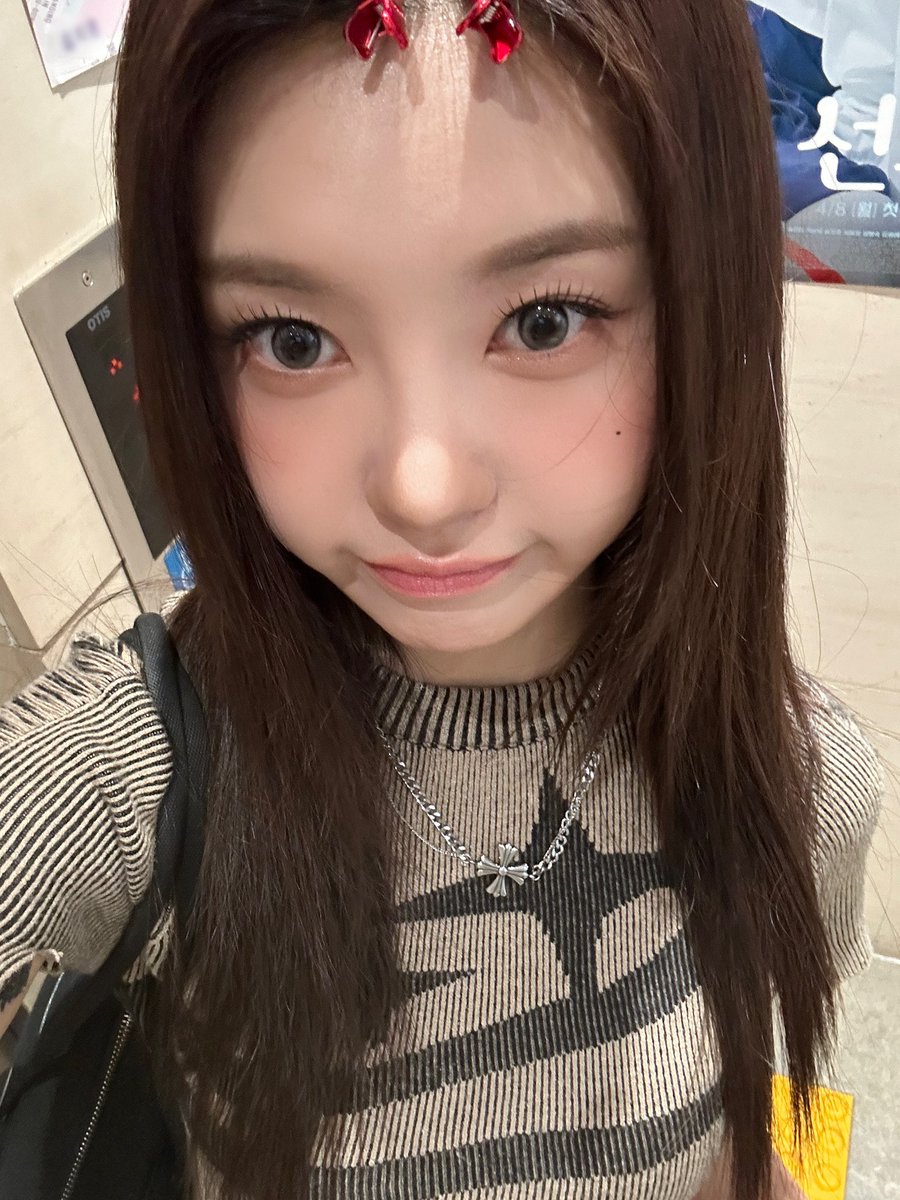 dayeonbbl's tweet photo. [240910] 🫧📸

: should I give you a cute present? 
: 📸 https://t.co/hpIcJ7GL9w
