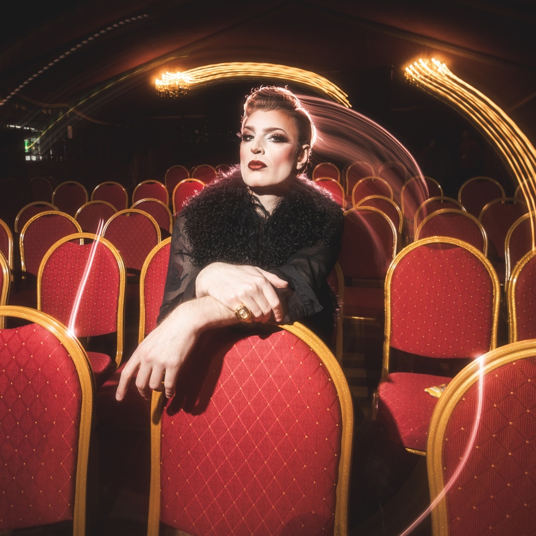 Chambers Management (@chambersmgt) on Twitter photo 💥 <a href="/ReubenKaye/">Reuben R Kaye</a>’s <a href="/sohotheatre/">Soho Theatre</a> run of Live & Intimidating starts TONIGHT! Tickets are flying but there are still a handful available to book 💥
📆 Tues 10-Sat 14 & Weds 18-Sat 21 Sep, 9:15pm
📍 Soho Downstairs, Dean Street
🎟️ sohotheatre.com/events/reuben-…
📷 Andrew Levy <a href="/justoffthesix/">Andrew Levy</a> 💥 <a href="/ReubenKaye/">Reuben R Kaye</a>’s <a href="/sohotheatre/">Soho Theatre</a> run of Live & Intimidating starts TONIGHT! Tickets are flying but there are still a handful available to book 💥
📆 Tues 10-Sat 14 & Weds 18-Sat 21 Sep, 9:15pm
📍 Soho Downstairs, Dean Street
🎟️ sohotheatre.com/events/reuben-…
📷 Andrew Levy <a href="/justoffthesix/">Andrew Levy</a>