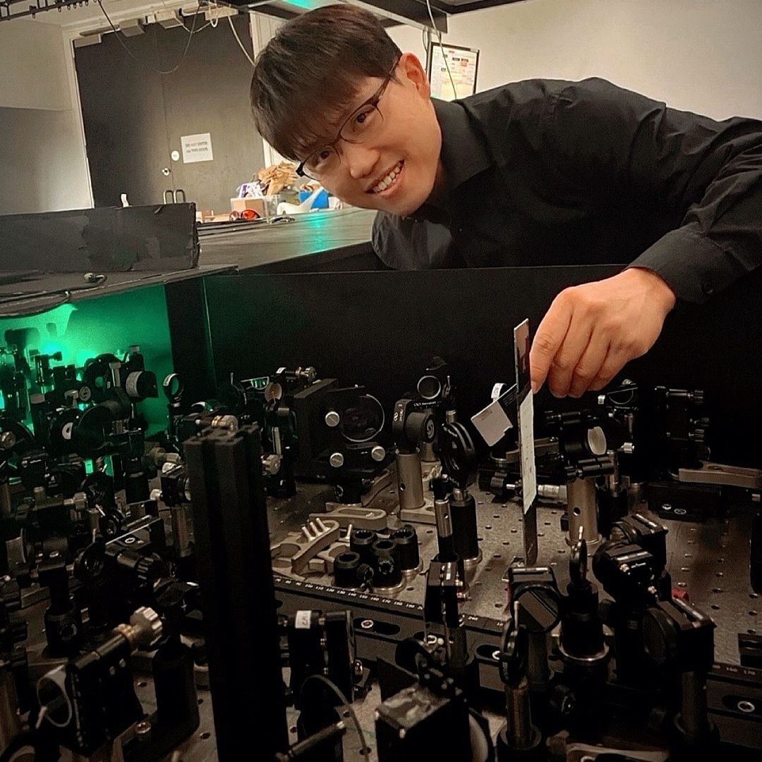 DeptofPhysics's tweet image. Scientists in the Rao group have developed a safer method to accelerate Phase Transitions in semiconducting 2D Materials, detailed in their paper published in Nature. Read the paper here: buff.ly/4dURvA6 #optoelectronics #OpticalMicroscopy #Crystallography