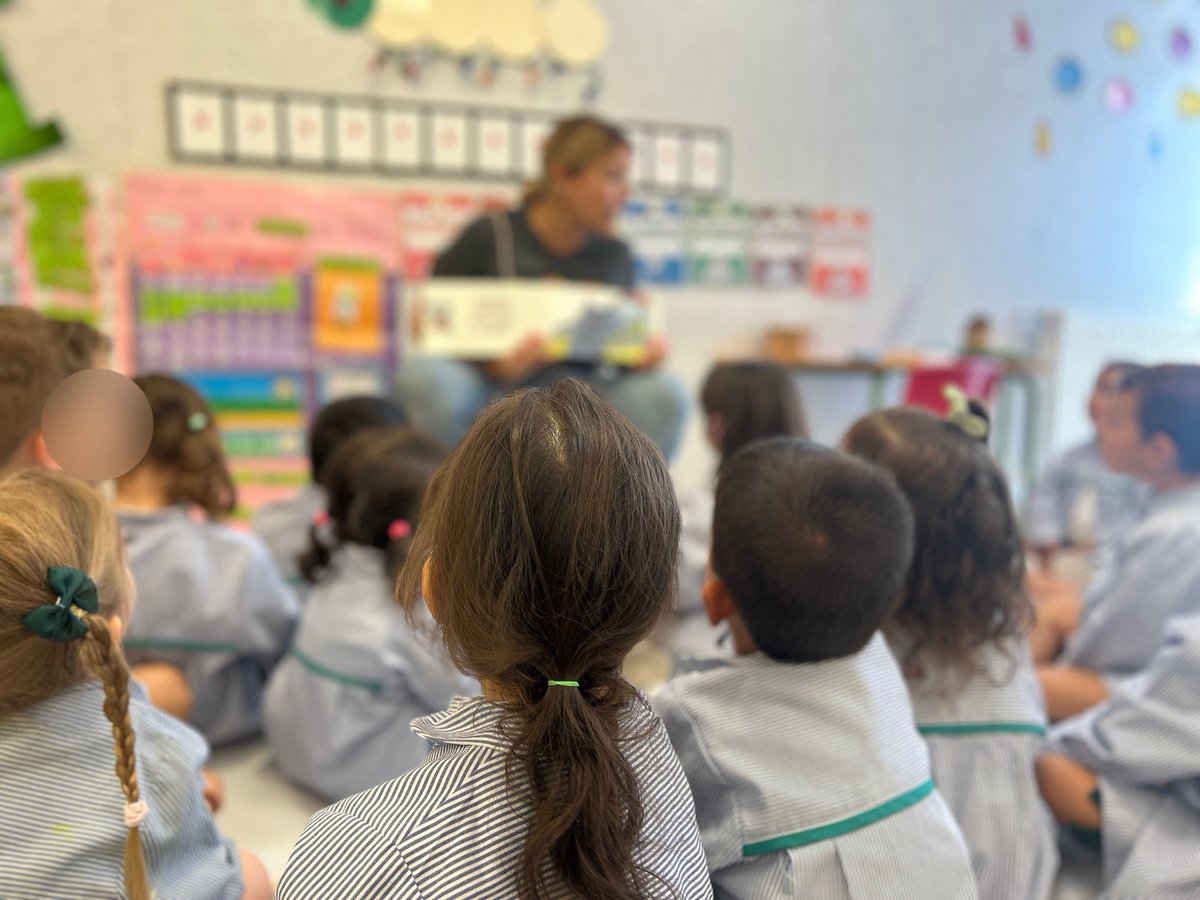We’re listening to a story with <a href="/irene_HBST/">Irene</a> in 3D infantil. 📖👏🏻👏🏻👏🏻 <a href="/HBSTORREJON/">Humanitas Torrejón</a>