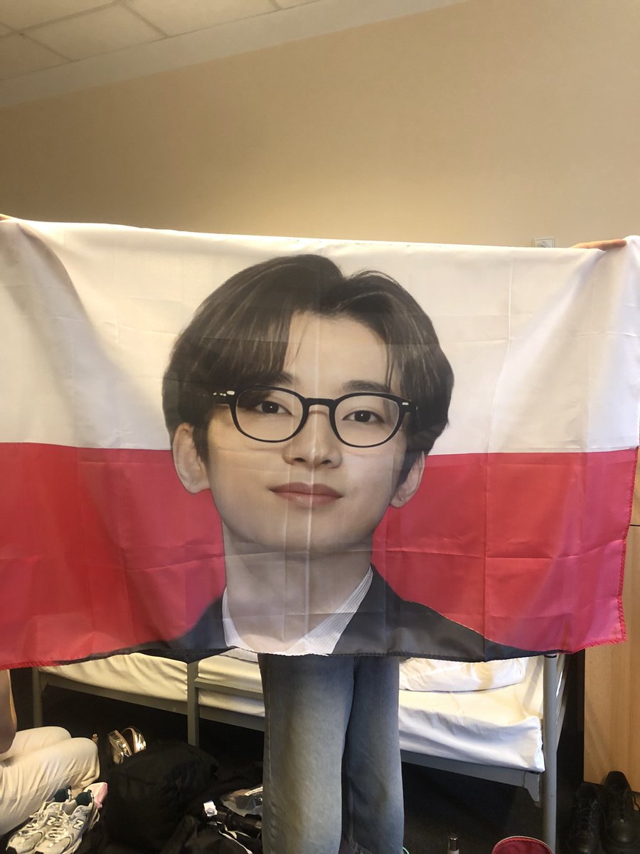 dindasse de haut standing tweet media