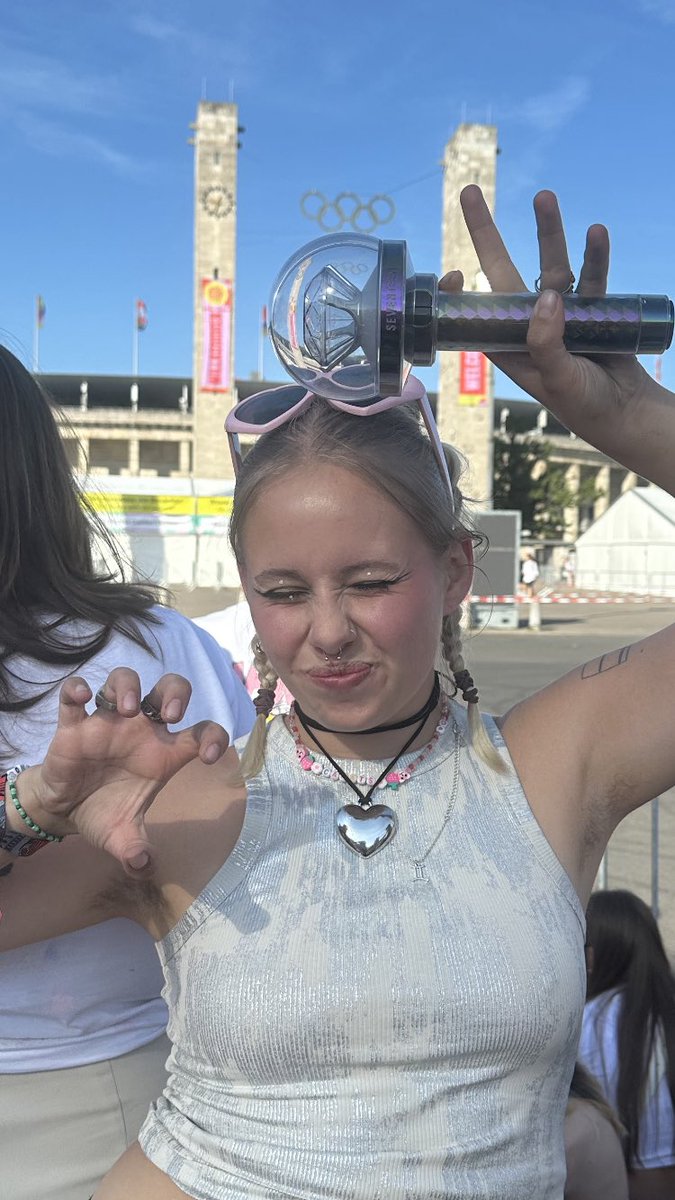 dindasse de haut standing tweet media