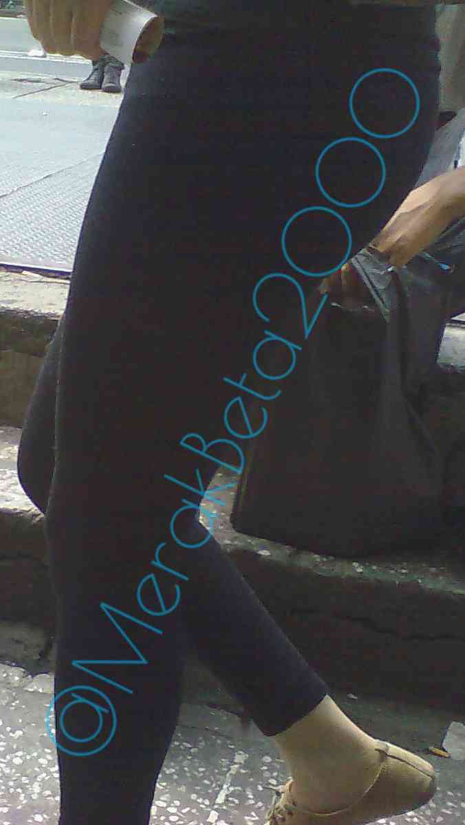 MerakBeta2000's tweet photo. #materialpropio #voyeur #cazas #piernas  #culo #ricura #leggins #voyeur @ColesMinis https://t.co/NG1YP2eHPc