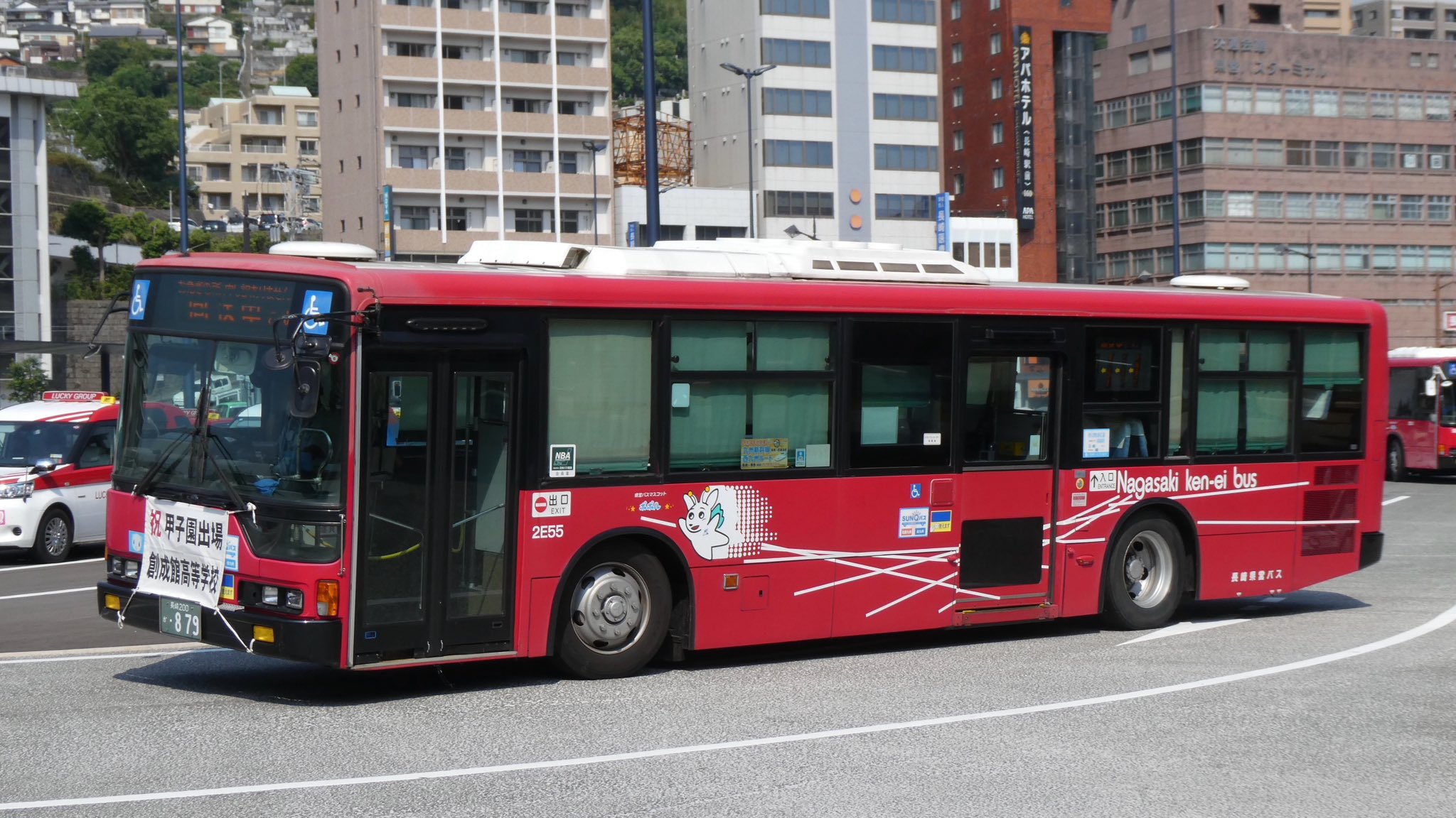 諫早様② 早朝の浦上駅で気になるポスターです。「2025駅長対抗ご当地麺総
