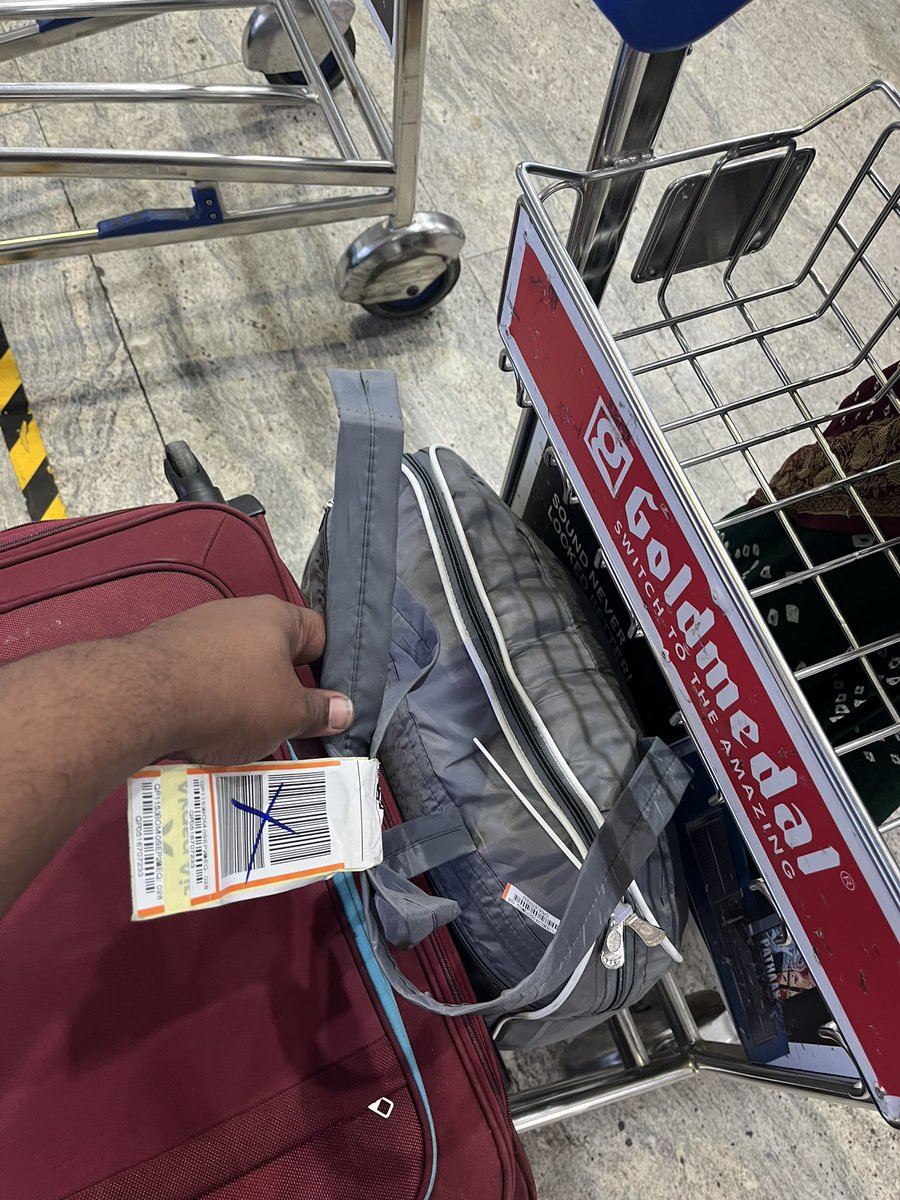 Sachinsums1's tweet photo. @AkasaAir  What is this is this the way you Hande my bags. 

It was my brand new bag. 
My flight no QP1153 

 Varanasi to Mumbai https://t.co/7WP19i6R3D