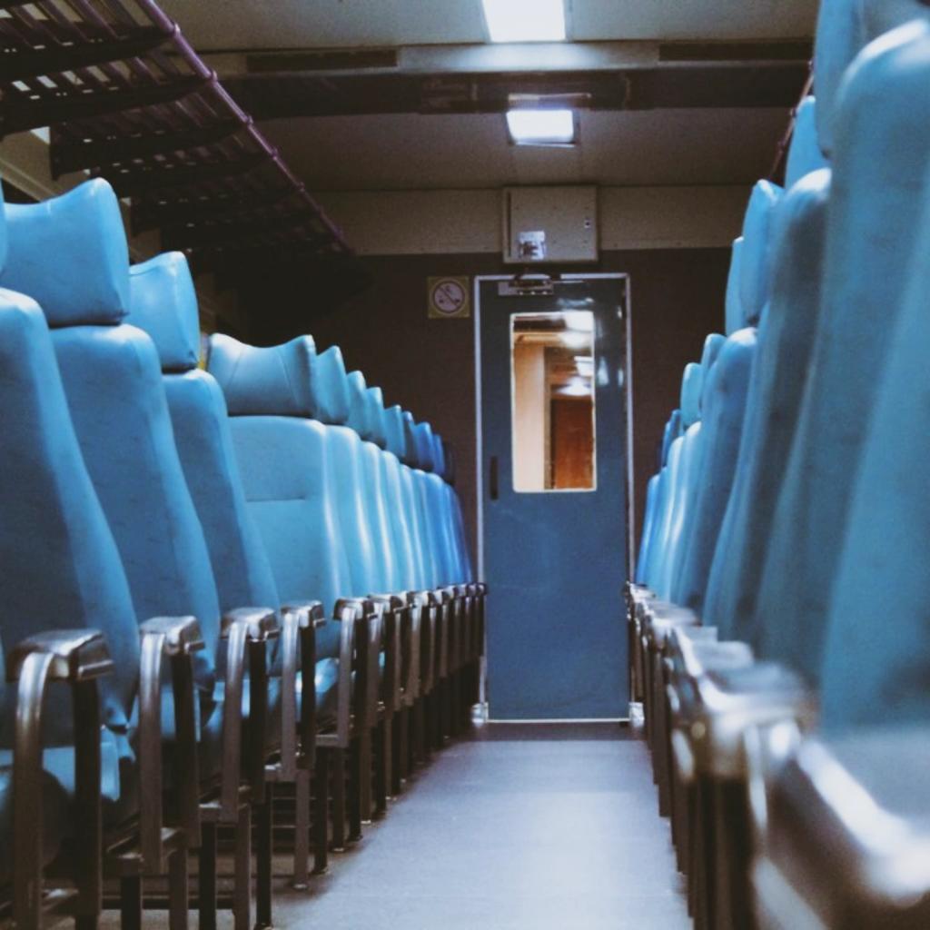 ShosholozaPRASA's tweet photo. Looking for an unforgettable spring break? Try our #SpringBreakTrain to Durban this month-end.
Book your sitter ticket today for only R170 to ensure you don't miss out.
Date: 26 September 2025
For bookings, call ☎️ 011 013 0231-2-3 or via WhatsApp 📱060 567 2272 @dbntourism https://t.co/zkJpT8L4U5