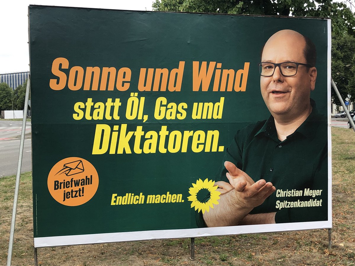 BlogTesl's tweet photo. @_andreasmossner @horn_helmut @Brink6Cblueser @bmonitor Ah, darauf hat Dr. @horn_helmut anscheinend nun keine Antwort mehr? Die Grafik ist ja nur ein Beispiel, dass wir dank erneuerbarer Energien autarker und damit stärker werden, weil https://t.co/lsGP2SYpNu