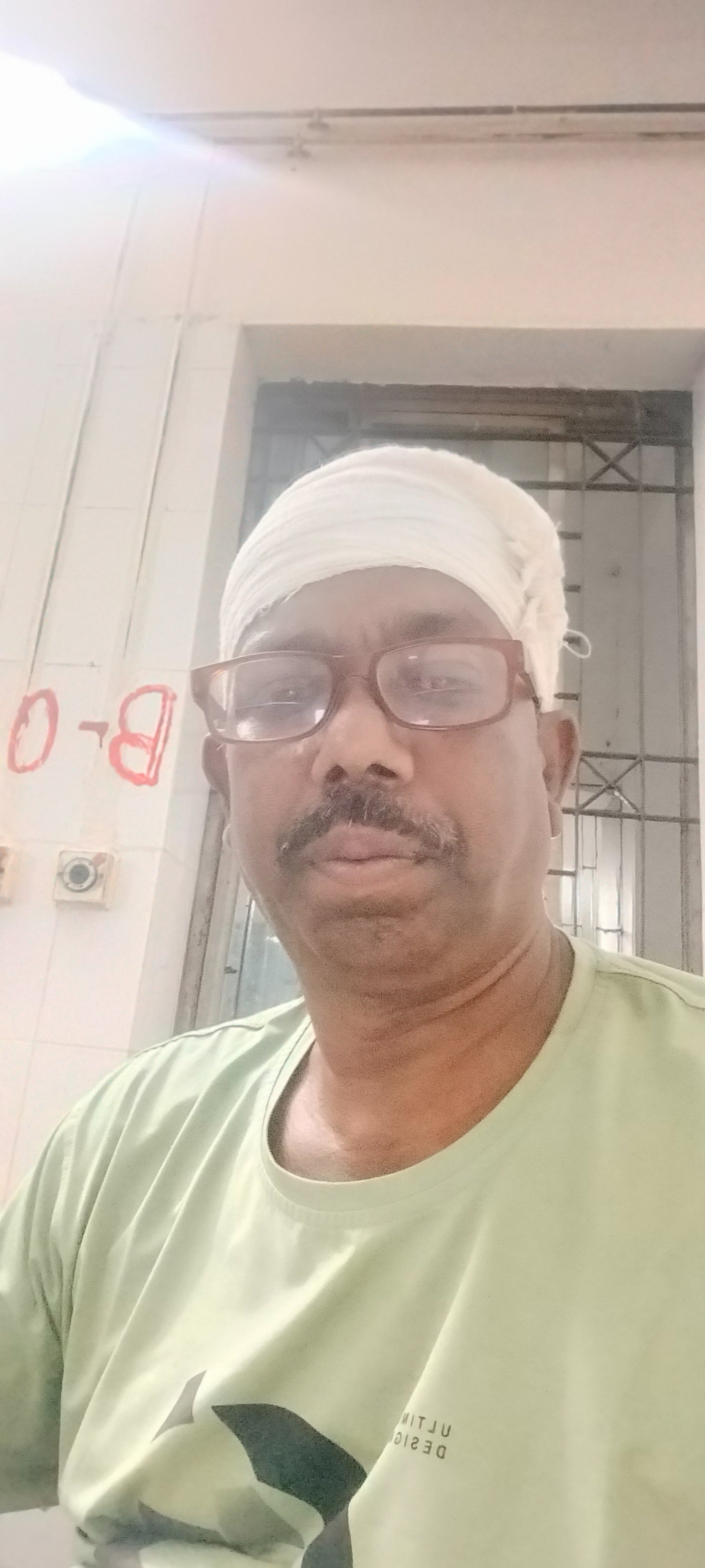 নড়াইলের নড়াগাতীতে অবৈধ স্থাপনা উচ্ছেদের সময় এসিল্যান্ড ও সাংবাদিকদের ওপর হামলা