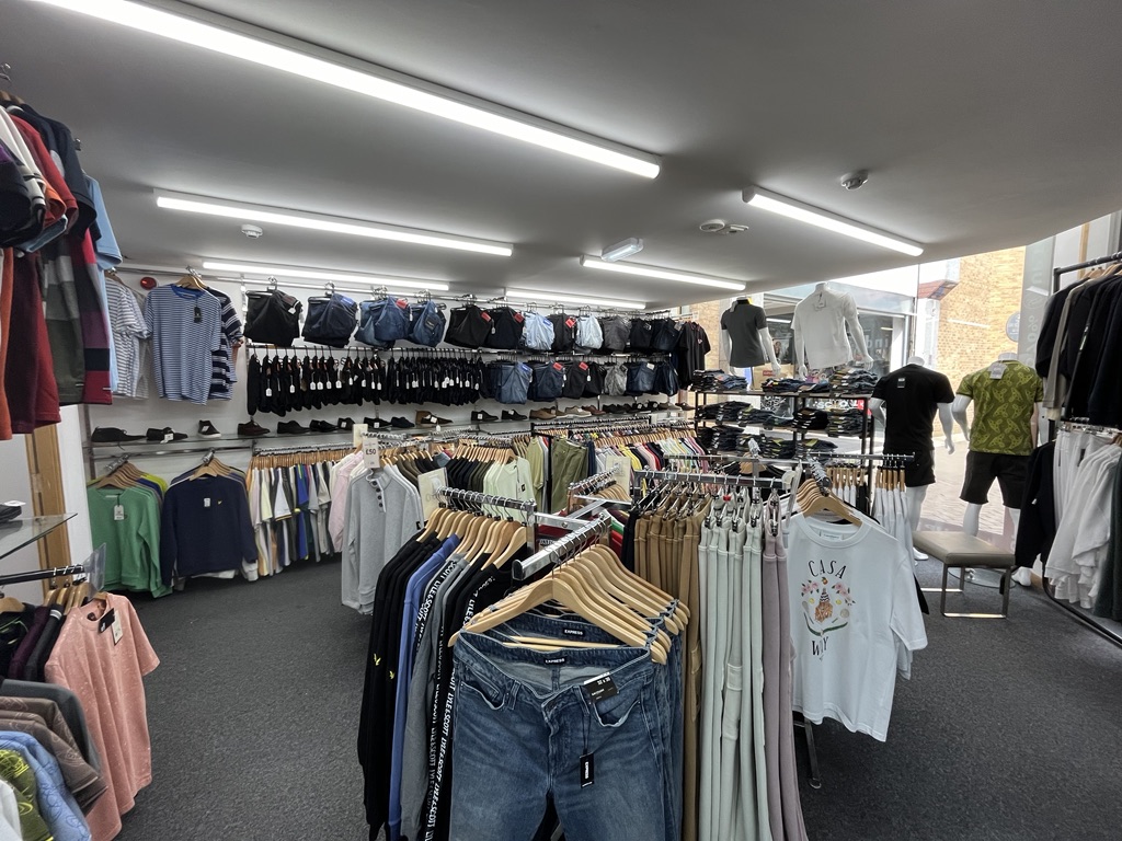 Chasing the last of the summer sun? Get your wardrobe ready for a last-minute getaway with DSL Clothing. From stylish tees to lightweight layers, they’ve got everything you need for those spontaneous escapes 🌴
#lastminutegetaway #dslclothing #fashion #lionyard #cambridge